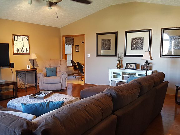 Large 22 x 19 living room