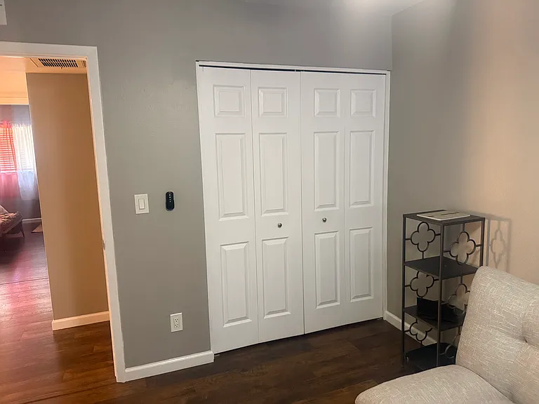 2936 E Clarendon Ave — Photo 26