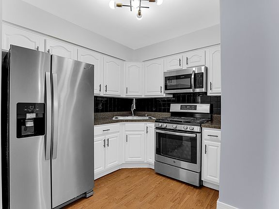 3rd image of 9725 S Karlov Ave APT 502