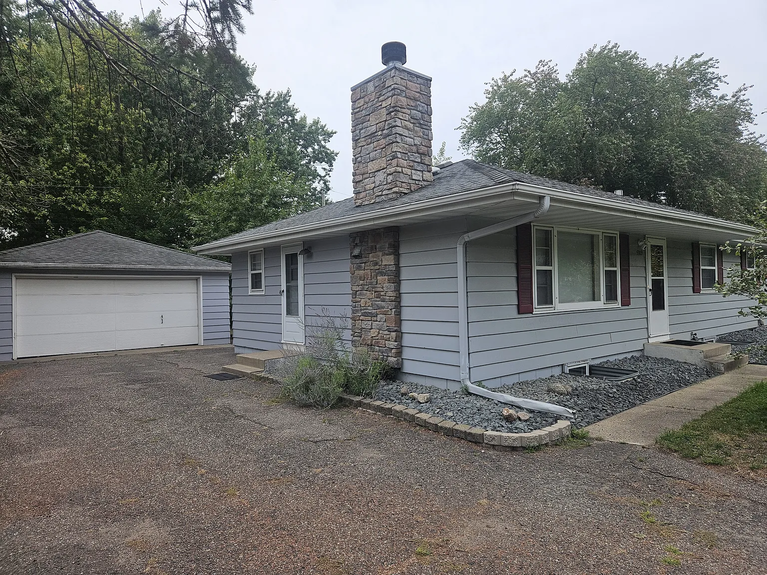 4 bed, 1800 sqft, $2,800 — Photo 2