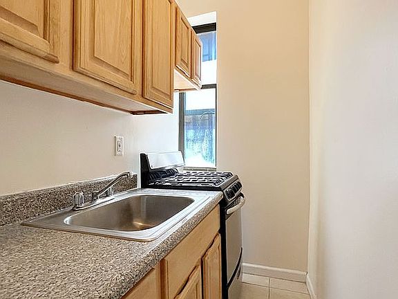 4th image of 408 W 130th St APT 28B