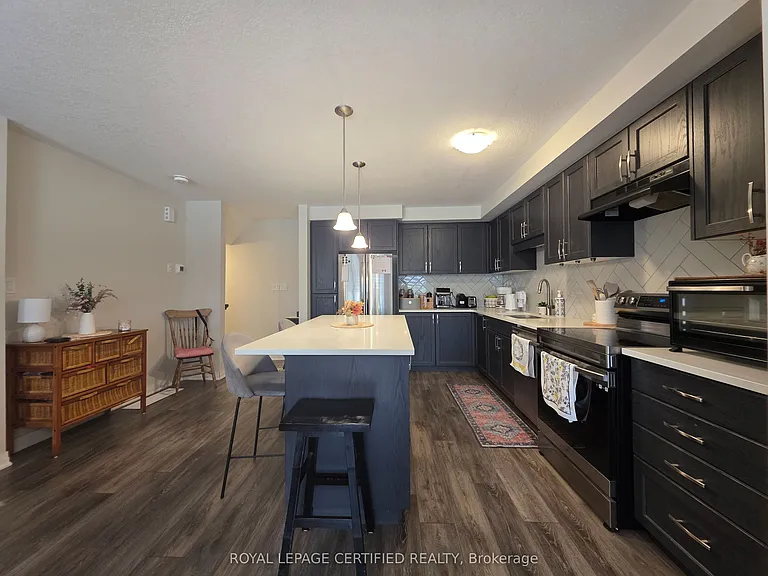 9 Valencia Ave — Photo 6