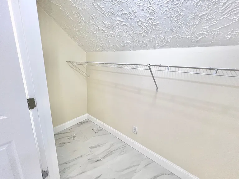 711 Pleasant St — Photo 29