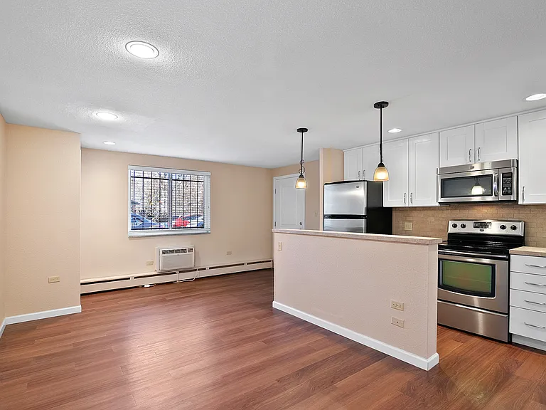 150 S Clarkson — Photo 6