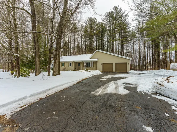 3 Pinebrook Drive, Ballston Spa, NY 12020
