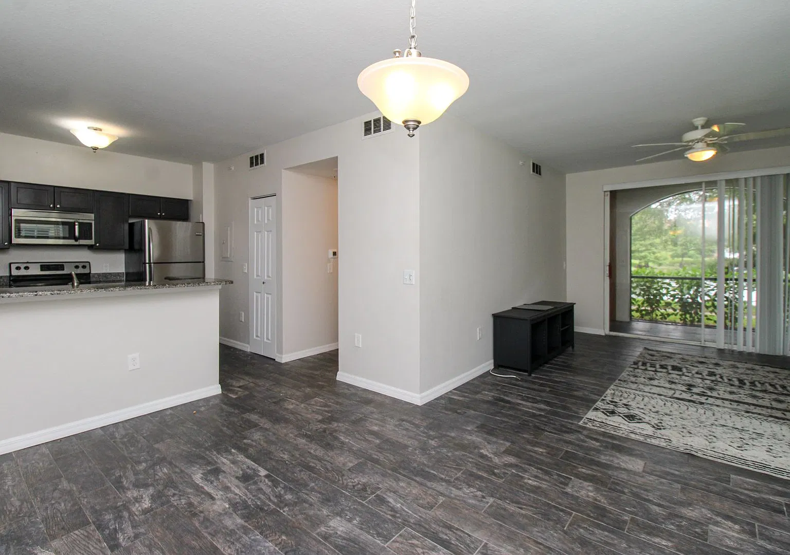 ** 1 Bedroom\1 Bath Unfurnished 1st Floor Unit Available For A Long-Term Tenant ** Lake View ** U... — Photo 1
