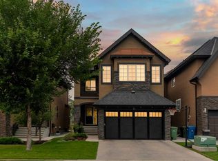 72 S Quarry Lndg SE, Calgary, AB T2C 5E4