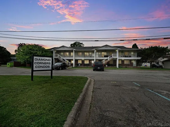 31611 Fraser Dr, Fraser, MI 48026