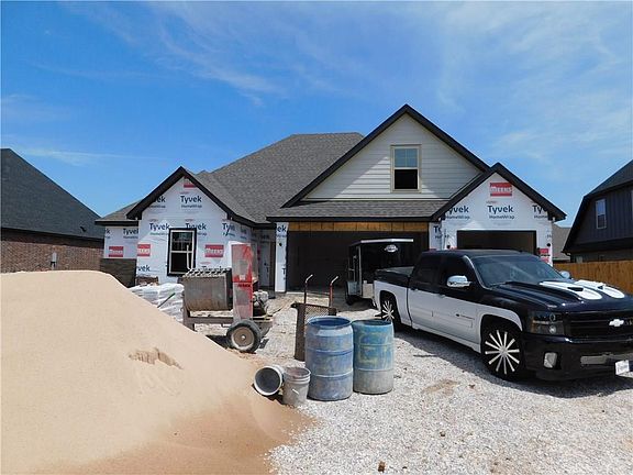 2nd image of 450 Tartaglia Ave