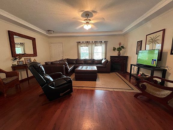 4th image of 9132 Rosewood Cir