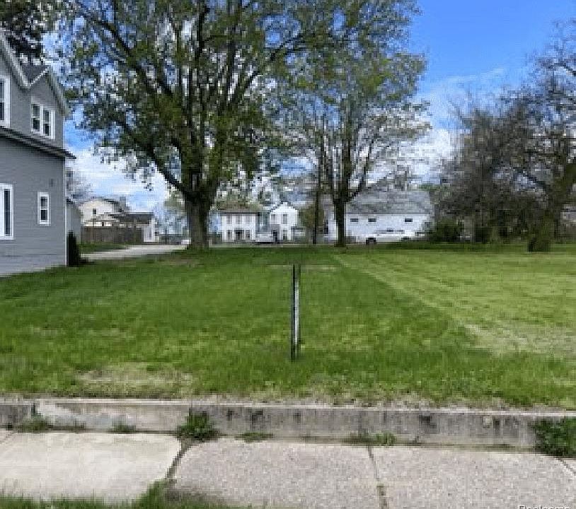 1st image of 530 W Muskegon Ave