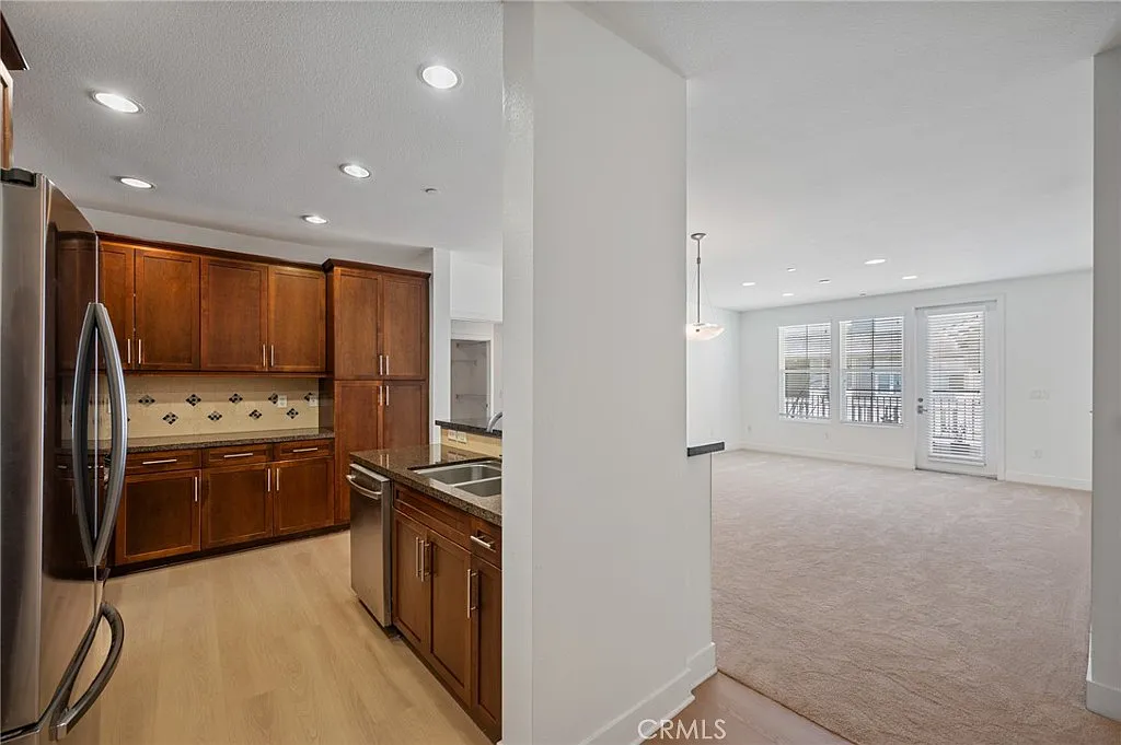 2 bed, 1290 sqft, $3,700 — Photo 4
