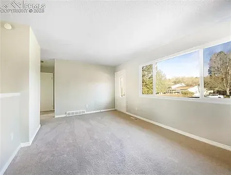 2423 Camelot Ct — Photo 4