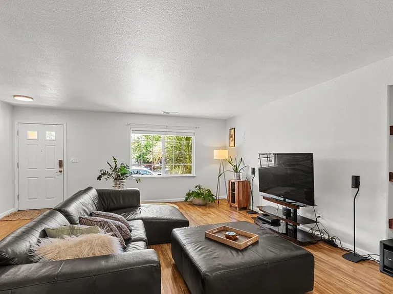 McDaniel Cir — Photo 5
