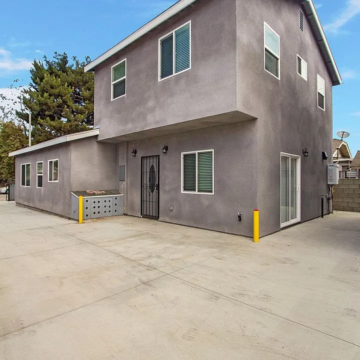 1740-1742 Rose Ave Triplex