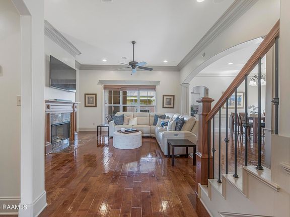 4th image of 201 Bayou Parc Dr