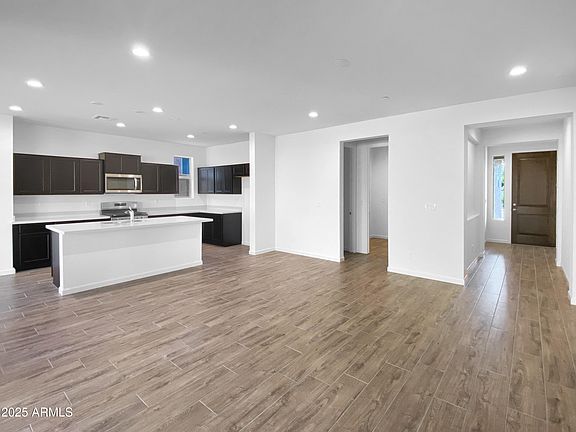 4th image of 371 Malachite Drive