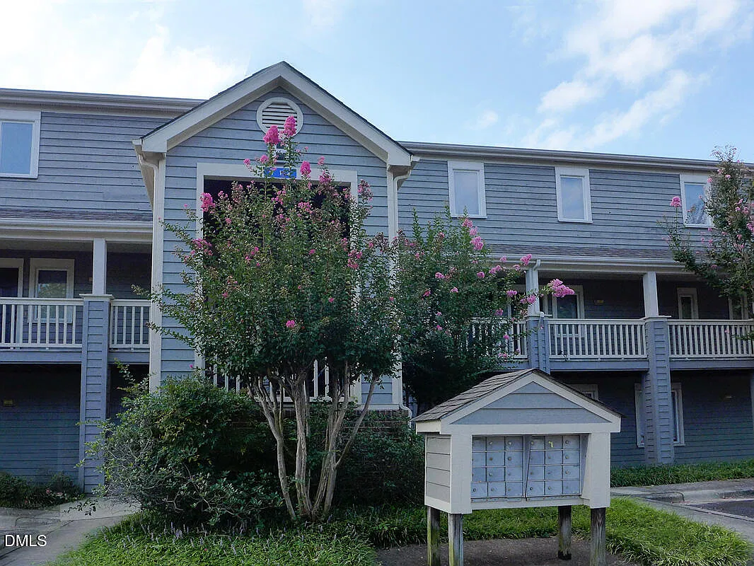 4 bed, 2.0 bath, $2,875 — Photo 1