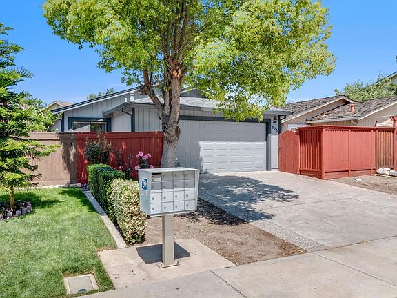 5th image of 525 Allisha Ln