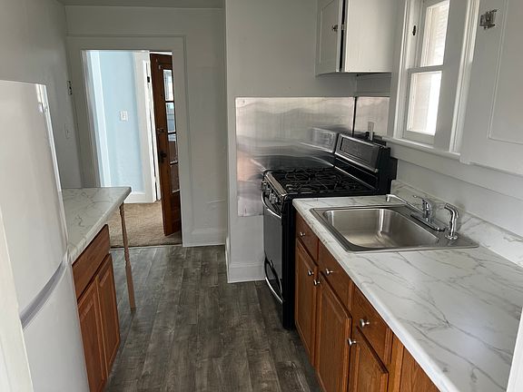 4th image of 217 Downs St