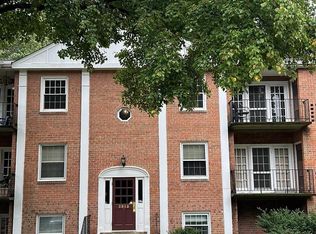 3915 Lyndhurst Dr APT 203, Fairfax, VA 22031