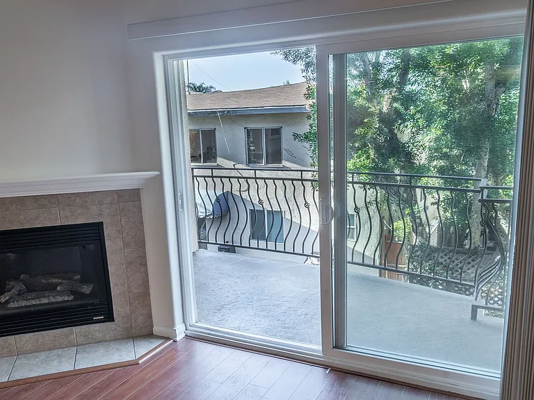 1731 Corinth Ave — Photo 7