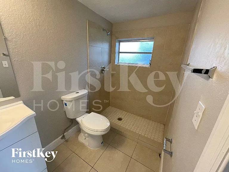 2435 Liberty St — Photo 10