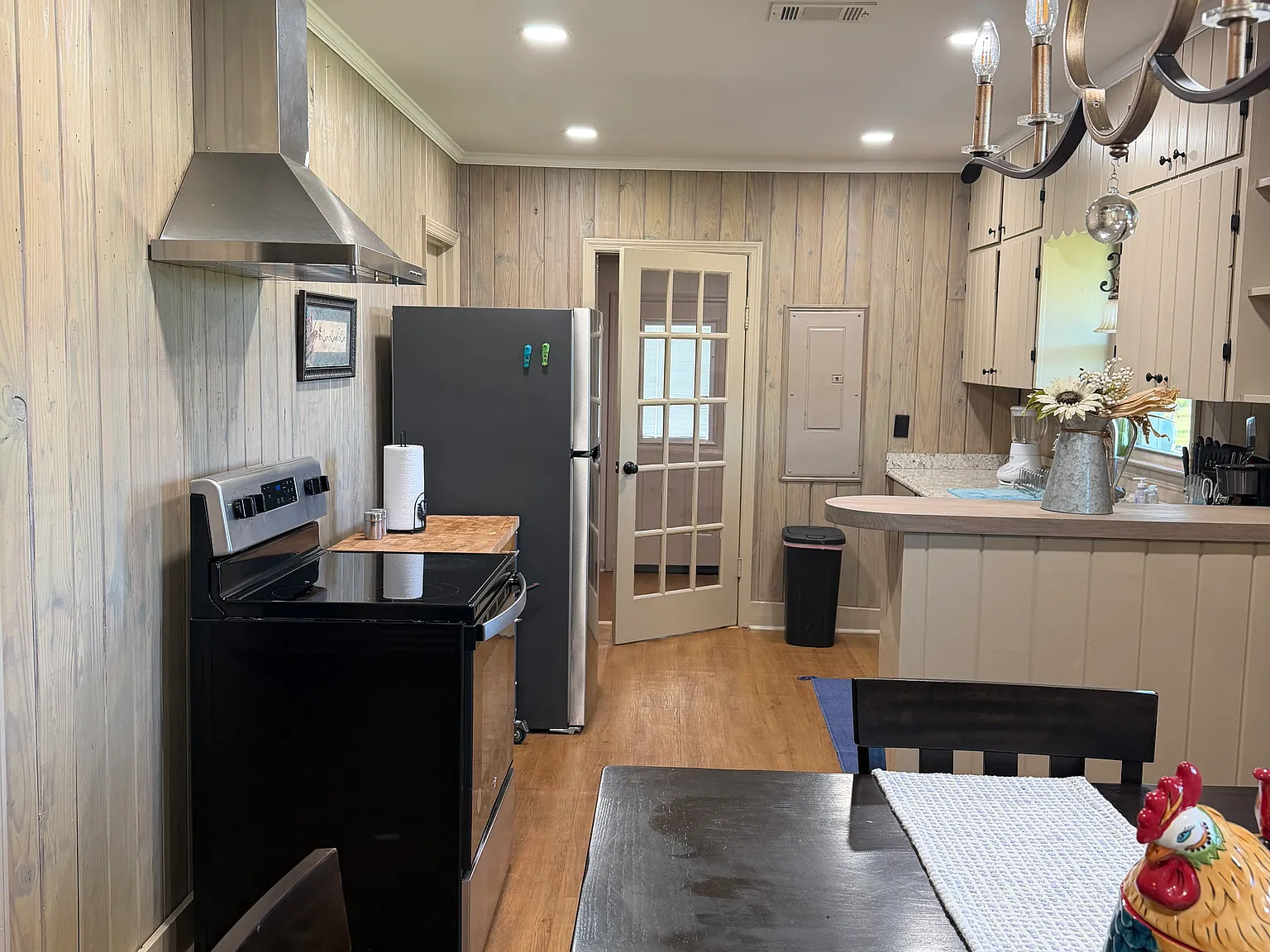 3 bed, 1100 sqft, $2,200 — Photo 3