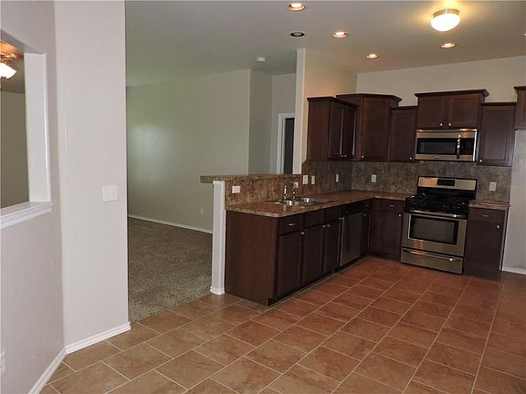 4th image of 4912 Caleb St