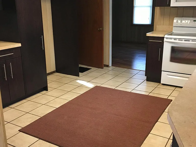 210 Somerset Ave — Photo 9