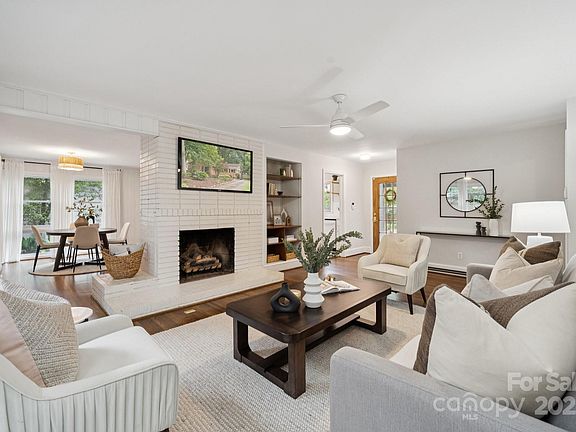 5th image of 1944 Sandhurst Dr