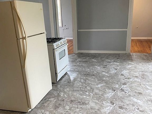 3rd image of 667 Charles St #3