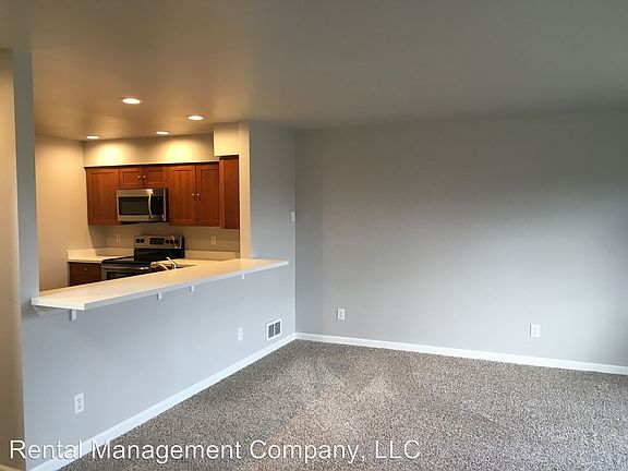 4th image of 8728 8th Pl NE