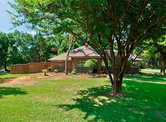 2nd image of 304 Covey Ln