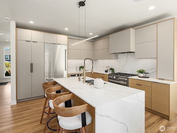 5th image of 543 16th Avenue W