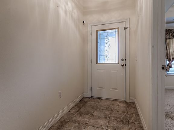 3rd image of 2 Drew Ln