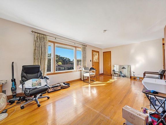 3rd image of 2638 Parkview Dr