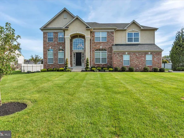 8 Elk Ct, Sewell, NJ 08080