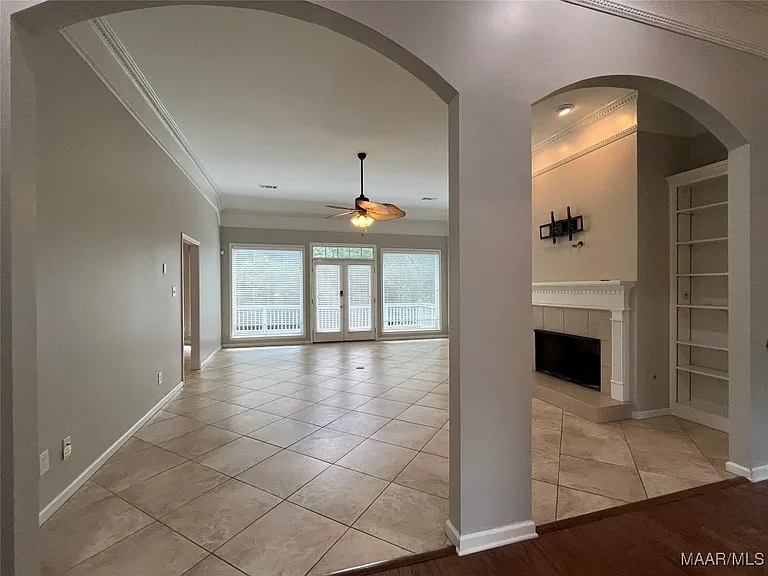 704 Emerald Dr — Photo 9