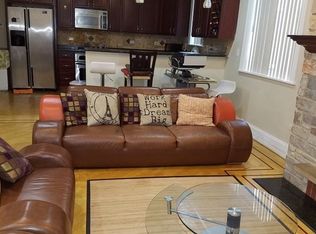 2049 W Morse Ave #1, Chicago, IL 60645
