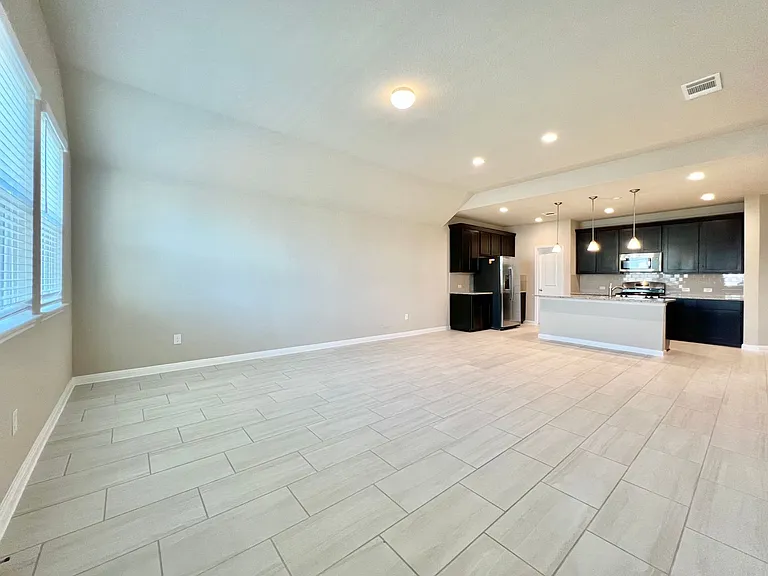 1606 Misty Elm St — Photo 6