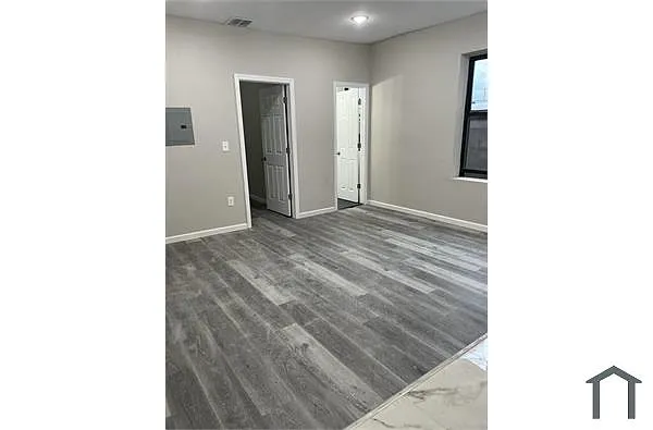 Building Photo - 406 N 5th St #203