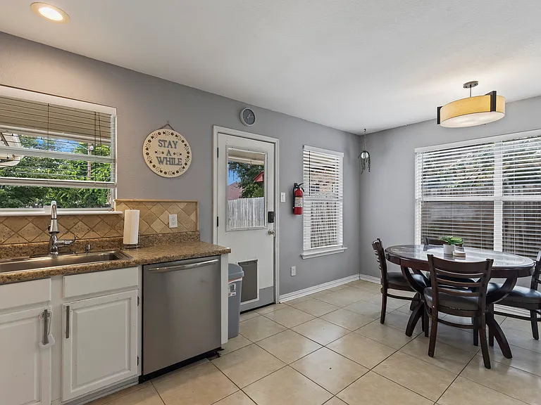 311 Nita Ln — Photo 4