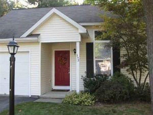 1st image of 152 Goldfinch Ln