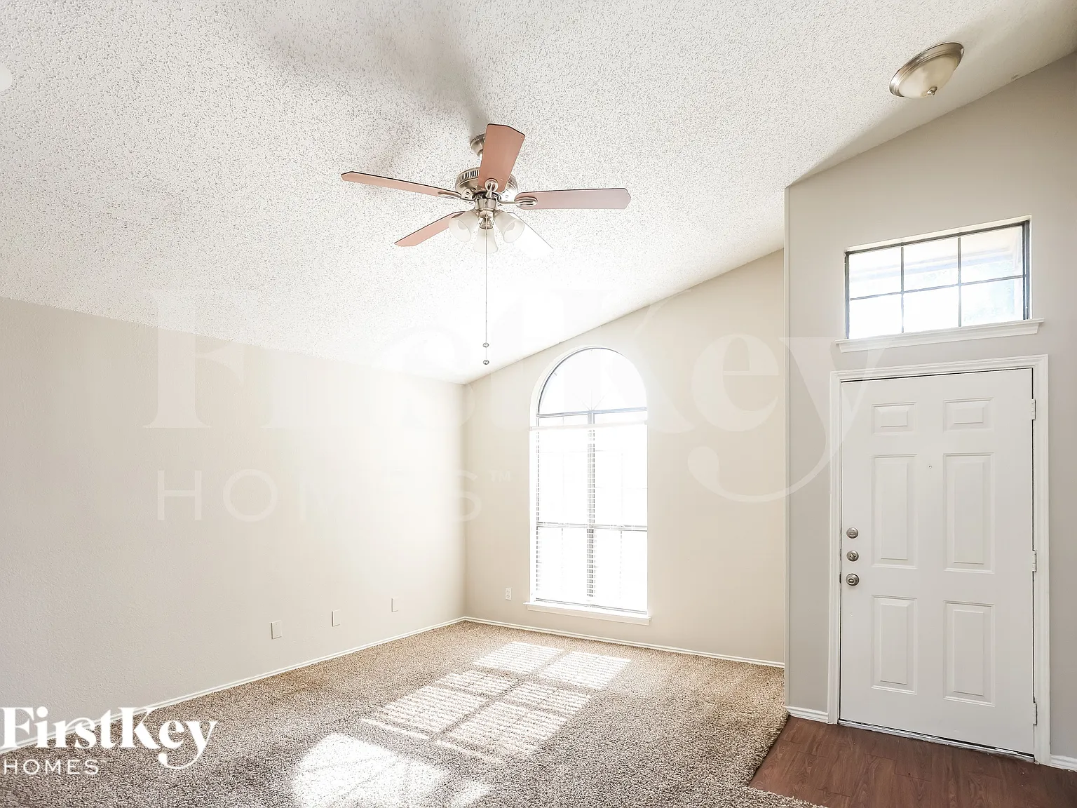 3 bed, 2.0 bath, 1537 sqft, $2,160 — Photo 2