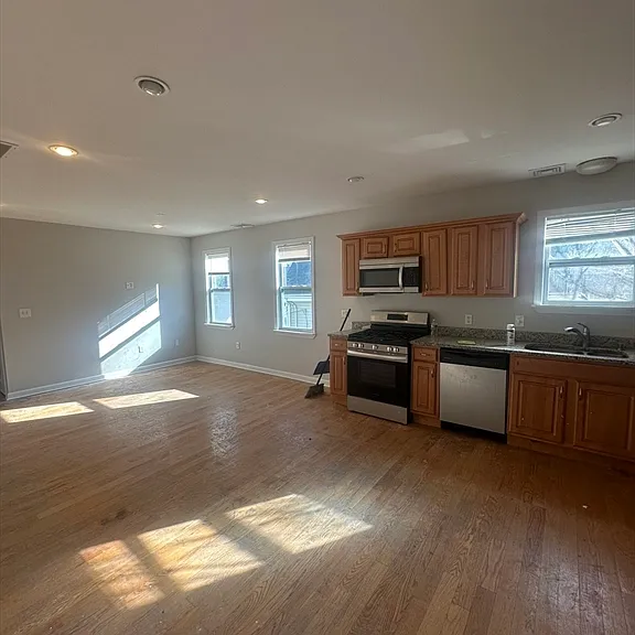 100 Sumner St #100 — Photo 3