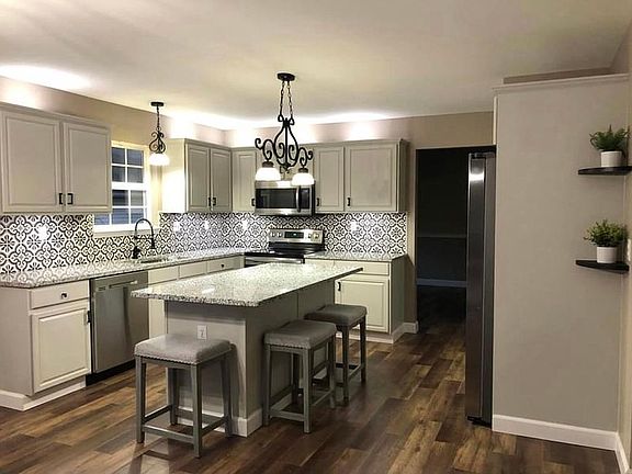 4th image of 434 Valley Oaks Dr