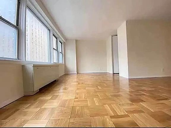 3rd image of 301 W 45th St APT 5K