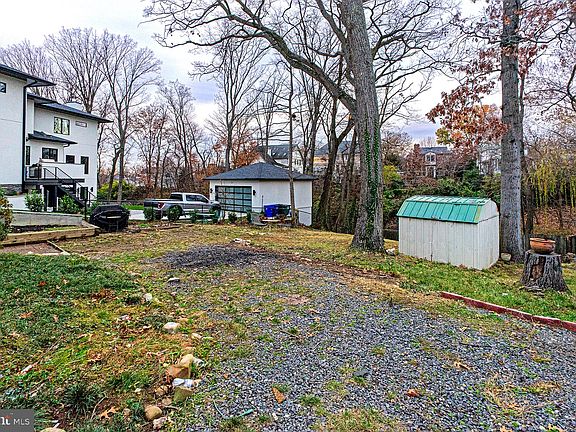 5th image of 2616 S Joyce St
