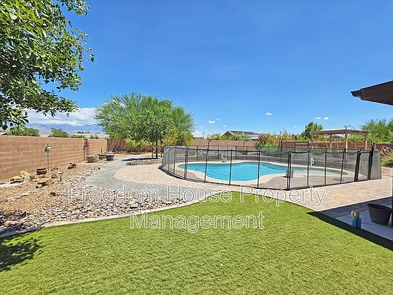 111 Mondale Ct — Photo 61